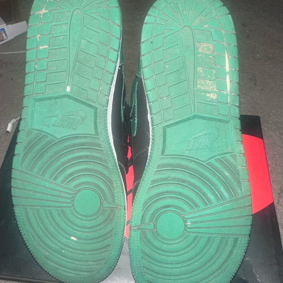 Nike Air Jordan 1 Retro High OG Black Green - Picture 8 of 8